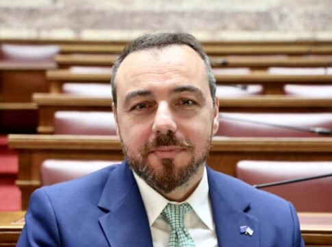 Φ.Παρασύρης: Πρέπει να πέσουν οι τόνοι στην Εκκλησία