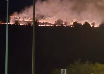 Φωτιά πολύ κοντά στις Φυλακές Λάρισας