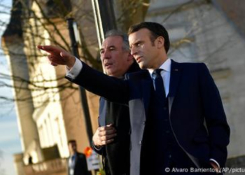 Γαλλία: «Ο γιος του ήλιου» με λιωμένα τα φτερά