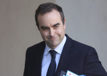 Γαλλία: Ο Lecornu ακυρώνει το σχέδιο μείωσης 2 αργιών από τον προϋπολογισμό 2026