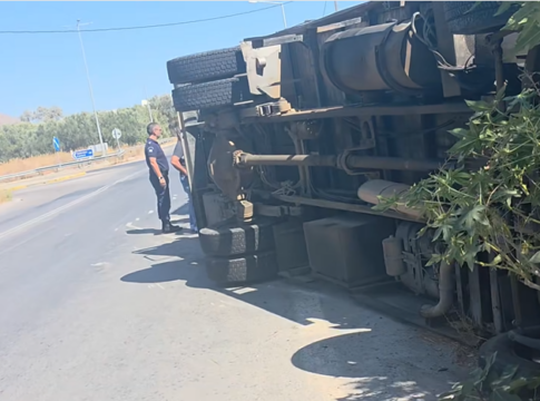 Hράκλειο: Νέο τροχαίο με φορτηγό που ντελαπάρισε – Έσπασαν τα φρένα του