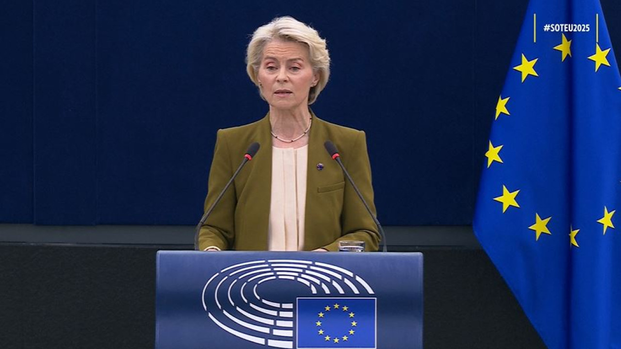 Η Φον ντερ Λάιεν θέλει η Ευρώπη να σταματήσει να αγοράζει ρωσικό πετρέλαιο έως το τέλος του 2025