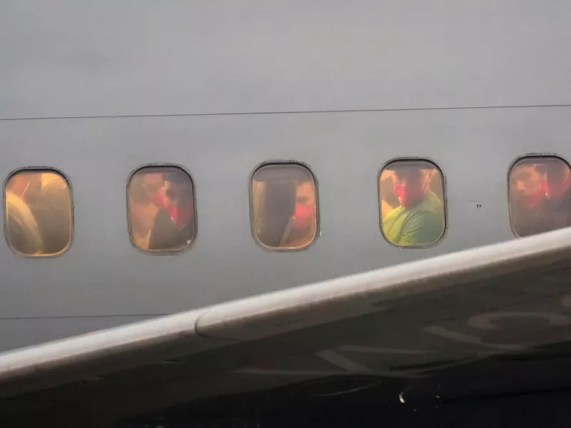 Μετανάστες σε αεροπλάνο