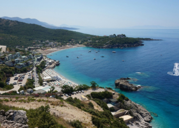 Η παραλία Jale στη Χειμάρρα έχασε την προ δεκαετίας λάμψη της