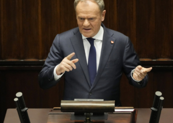 «Η Πολωνία δε θα διστάσει να καταρρίψει αντικείμενα που παραβιάζουν τον εναέριο χώρο της», λέει ο Τουσκ