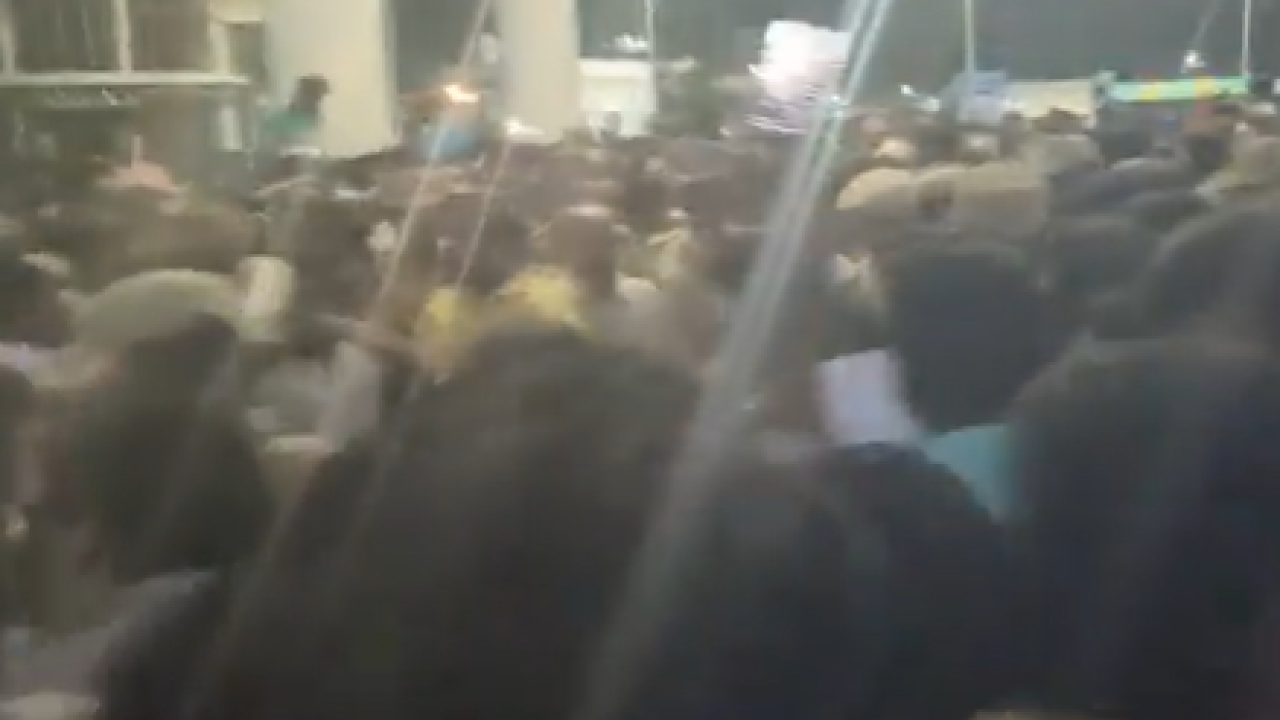 Ινδία: Τουλάχιστον 31 νεκροί και δεκάδες τραυματίες από ποδοπάτημα σε προεκλογική συγκέντρωση