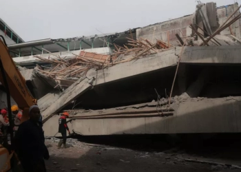 Ινδονησία: Τρεις νεκροί από την κατάρρευση σχολείου - Δεκάδες οι αγνοούμενοι μαθητές
