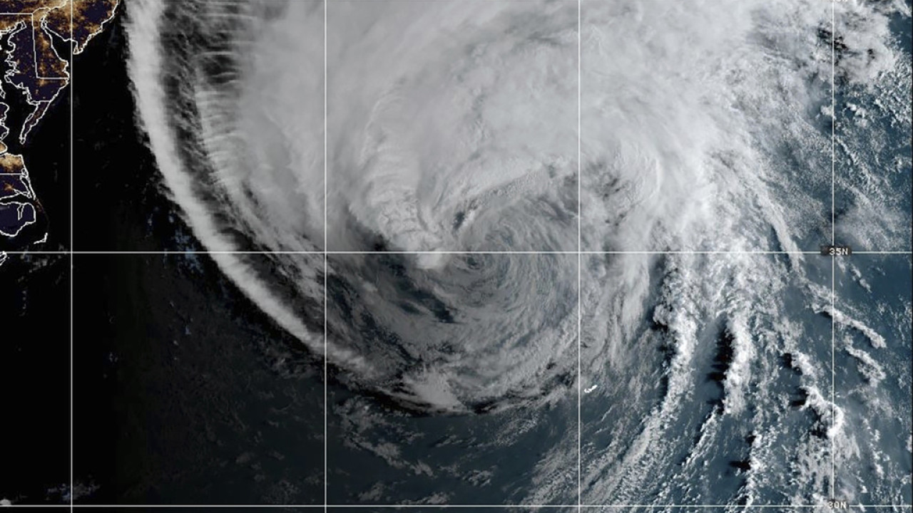 ΗΠΑ: Ο κυκλώνας Ουμπέρτο αναμένεται να ενισχυθεί περαιτέρω τις επόμενες ημέρες