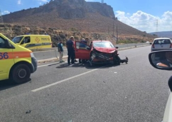 Ηράκλειο: Αυτοκίνητο συγκρούστηκε με μηχανή στον ΒΟΑΚ (φωτογραφίες)