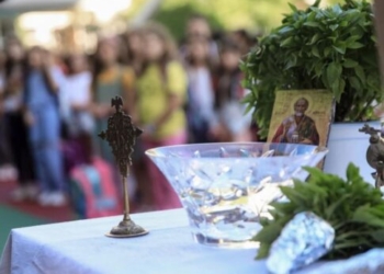 Ηράκλειο: Αγιασμός χωρίς δασκάλους και νηπιαγωγούς σε πολλά σχολεία