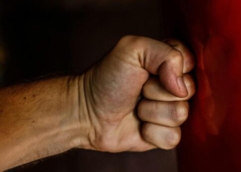 Ηράκλειο: Ένστολος ξυλοκόπησε την 34χρονη πρώην σύζυγό του