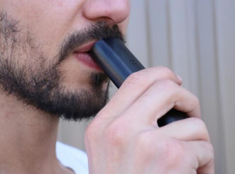 Ηράκλειο: Σοκάρει η εικόνα άνδρα από την έκρηξη ηλεκτρονικού τσιγάρου στο πρόσωπό του – «Έφυγε σαν οβίδα, του έσπασαν δόντια» λέει ο οδοντίατρος του ασθενούς