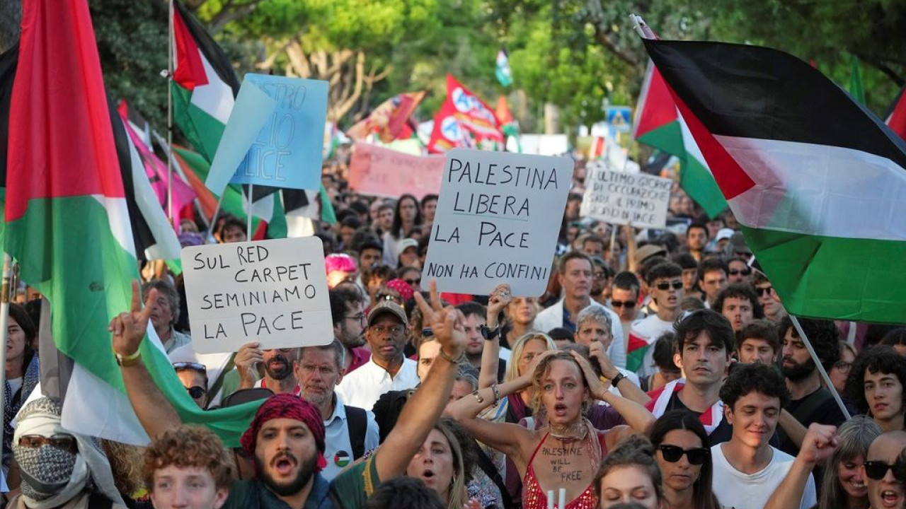 Ιταλία: Άγρια επεισόδια στο Τορίν, σε διαδήλωση υπέρ της Παλαιστίνης