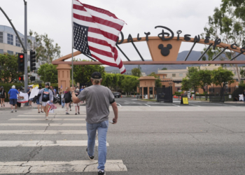 Καλιφόρνια: Διαδηλώσεις έξω από την Disney - Ζητούν την επαναπρόσληψη του Κίμελ