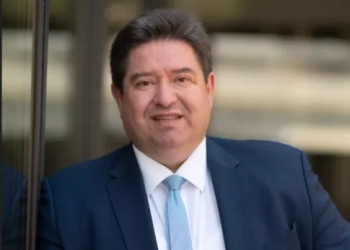 Καραμαλάκης κατά Καλοκαιρινού με φόντο την καθαριότητα