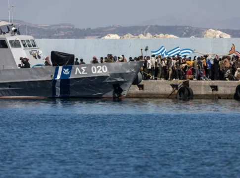 «Καραβιά» μεταναστών με το… καλημέρα στη Γαύδο – Σταδιακή αποσυμφόρηση της Κρήτης