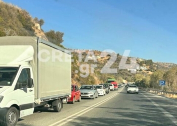 Κίνηση σημειωτόν και ουρές χιλιομέτρων στον ΒΟΑΚ