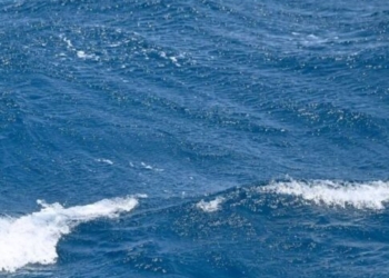 Κρήτη: Περιπέτεια για τρεις κολυμβητές που παρασύρθηκαν από τη θάλασσα