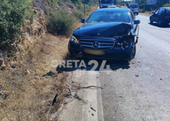 Κρήτη: Ταξί που μετέφερε οικογένεια «καρφώθηκε» σε προπορευόμενο φορτηγό