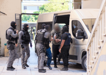Κρητική μαφία: Στον ανακριτή τα δύο αδέρφια - Τι προκύπτει από το ντοκουμέντο έξω από το σπίτι του «Στρατηγού»