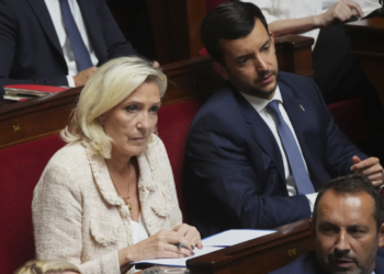 Λεπέν: Kαλεί τον Μακρόν να παραιτηθεί και να προκηρύξει πρόωρες εκλογές