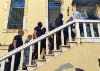 Μαφία της Κρήτης: Απολογούνται 17 άτομα, ανάμεσά τους οι δύο αδερφοί φερόμενοι ως αρχηγοί – Ένας προφυλακιστέος μέχρι στιγμής