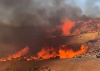 Μεγάλη φωτιά στο ΧΥΤΑ Αγίου Νικολάου – Καίει ανεξέλεγκτη, σηκώθηκε ελικόπτερο (βίντεο)