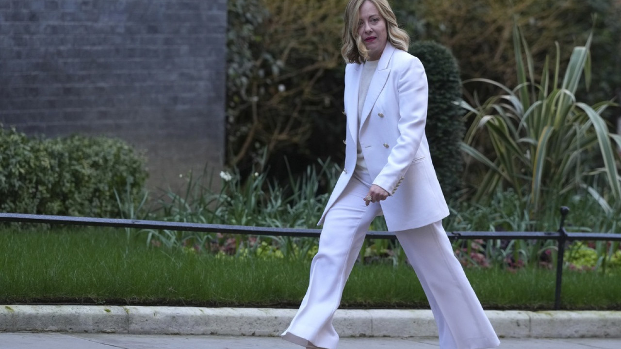 Μελόνι: Πώς κάνει την ακροδεξιά ελκυστική για τη Gen Ζ