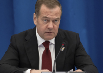 Μεντβέντεφ: Η Ρωσία μπορεί να κατασχέσει βρετανικά περιουσιακά στοιχεία και να καταλάβει περαιτέρω ουκρανικά εδάφη