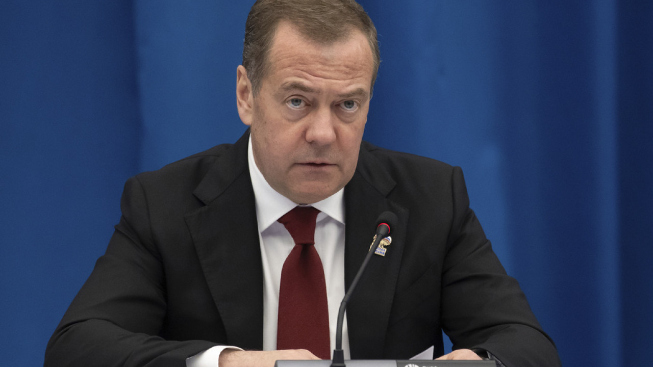 Μεντβέντεφ: Η Ρωσία μπορεί να κατασχέσει βρετανικά περιουσιακά στοιχεία και να καταλάβει περαιτέρω ουκρανικά εδάφη