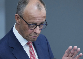Μερτς: «Αντιμετωπίζουμε μία από τις δυσκολότερες φάσεις της σύγχρονης ιστορίας μας»