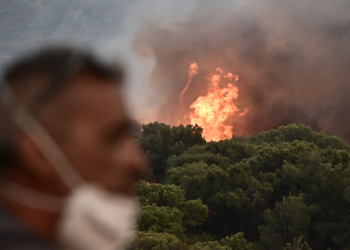 Μυτιλήνη: Ελέγχθηκε η φωτιά στη Βρίσα και τον Πολυχνίτο