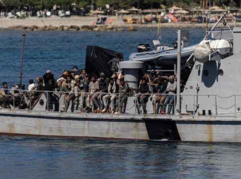 Νέα καραβιά με δεκάδες μετανάστες στη Γαύδο – Έρευνες για τον εντοπισμό αγνοουμένου