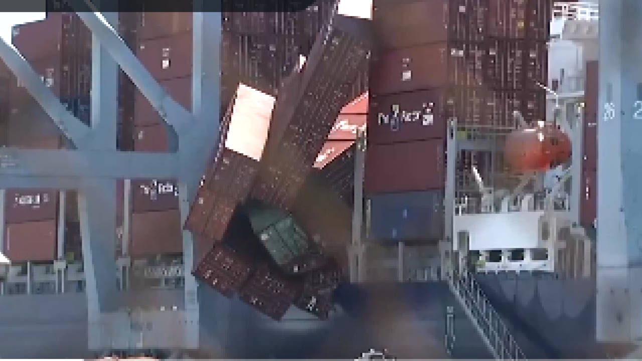 Νότια Καλιφόρνια: Δεκάδες κοντέινερ έπεσαν από πλοίο στη θάλασσα