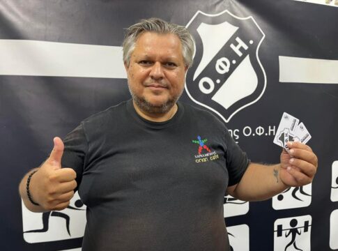 Ο Δημήτρης Χαραλαμπάκης πήρε την κάρτα ενίσχυσης της ομάδας βόλεϊ του ΟΦΗ – Στήριξε και εσύ την προσπάθεια