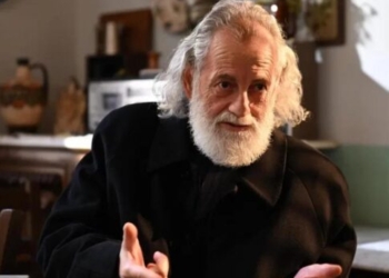 Ο παπά – Μιχάλης, η συγκίνηση στο ΠΑΣΟΚ και ο… σασμός στην Εκκλησία της Κρήτης