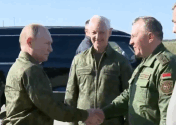 Ο Πούτιν στις ασκήσεις «Zapad 2025» με στρατιωτική στολή - Δείτε βίντεο