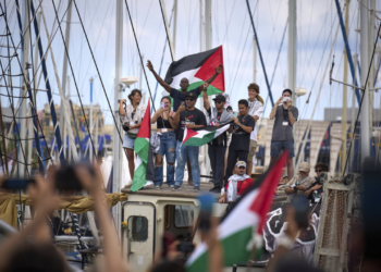 Ο στολίσκος της Global Sumud Flotilla με ανθρωπιστική βοήθεια προς τη Γάζα επιστρέφει στη Βαρκελώνη λόγω καιρού