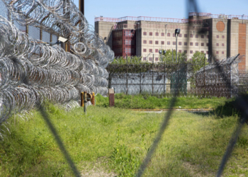 Ο Τραμπ δημιουργεί μαύρη λίστα με κράτη που κρατούν Αμερικανούς στις φυλακές