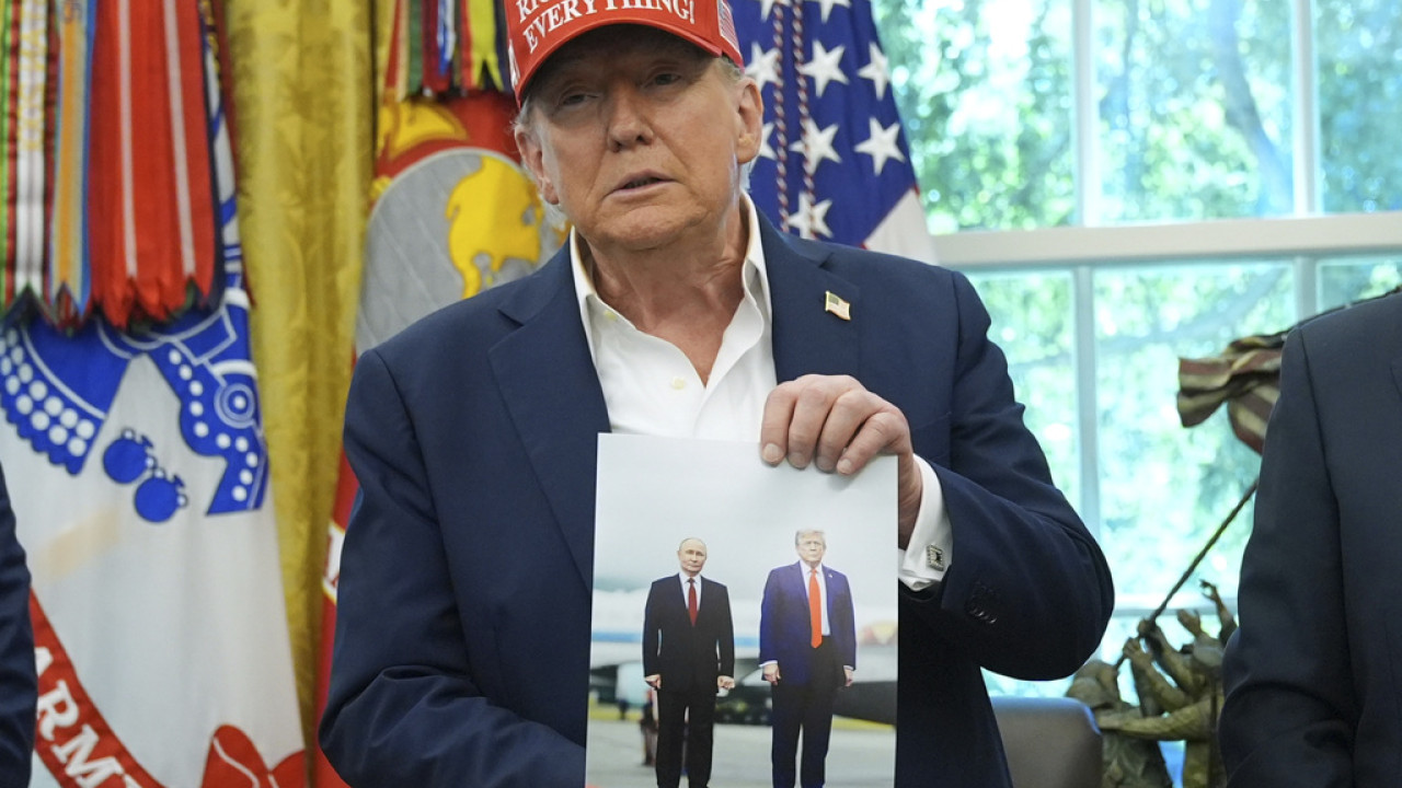 Ο Τραμπ συνεχώς απειλεί ότι θα τιμωρήσει τον Πούτιν - Τι τον εμποδίζει να το πράξει;