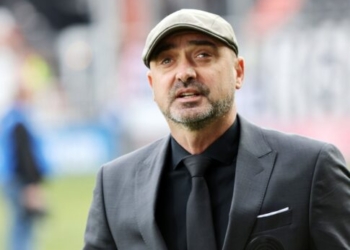 Οι δηλώσεις του Ράσταβατς έγιναν υπό… βροχή αποδοκιμασιών