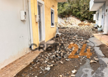 Οι επιπτώσεις της πρωινής μπόρας στην Βιάννο: Πλημμύρισαν σπίτια, προβλήματα στους δρόμους – Φωτογραφίες και βίντεο