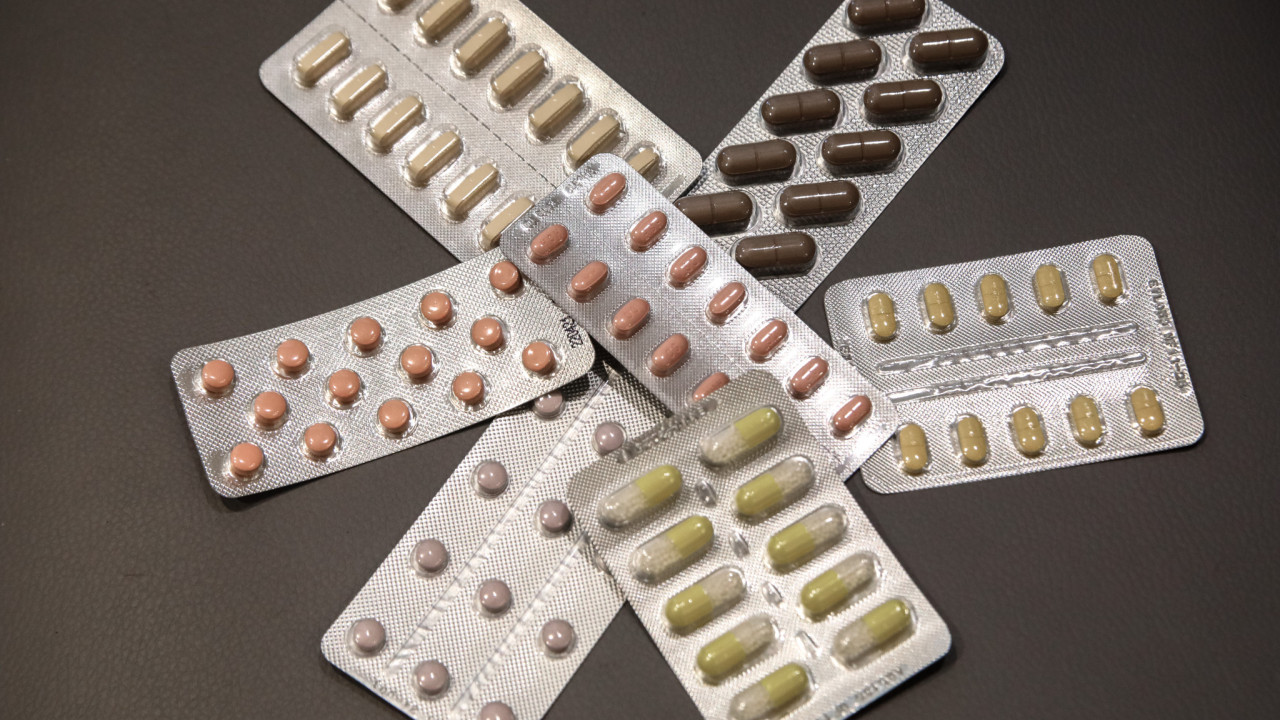 Οι ΗΠΑ επιβάλλουν δασμούς 100% στα φάρμακα που εισάγονται από τη Βρετανία