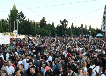 Ολοκληρώθηκε η συγκέντρωση στο Σύνταγμα για τα Τέμπη