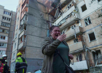 Ουκρανία: Λουτρό αίματος σε χωριό από ρωσική βόμβα - Σκληρές εικόνες 