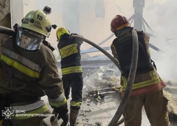 Ουκρανία: Τρεις νεκροί μετά από νέο μπαράζ ρωσικών επιθέσεων με drones και πυραύλους
