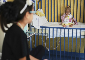 Παιδιά από τη Γάζα έφτασαν στο Ηνωμένο Βασίλειο για να λάβουν θεραπεία    