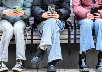 Παιδιά και οθόνες: πόσος χρόνος χρήσης ενδείκνυται;