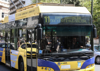 Πειραιάς: Άγριος ξυλοδαρμός οδηγού τρόλεϊ από 2 άτομα