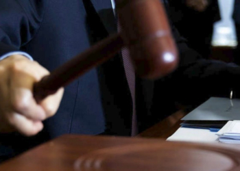 Πειραιάς: Προφυλακιστέος, μετά την απολογία του ο 17χρονος που άρπαξε το βρέφος